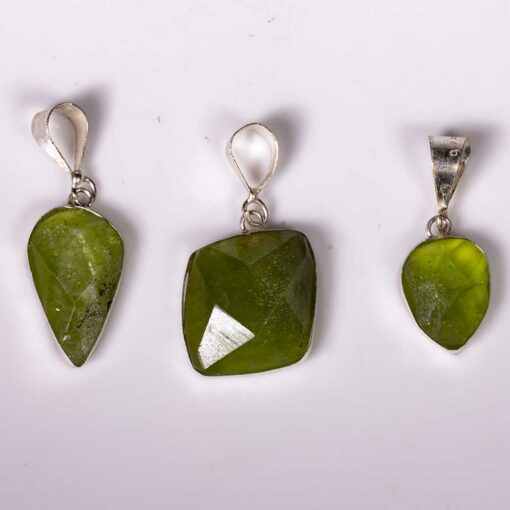 wholesale-natural-peridot-pendants-for-sale